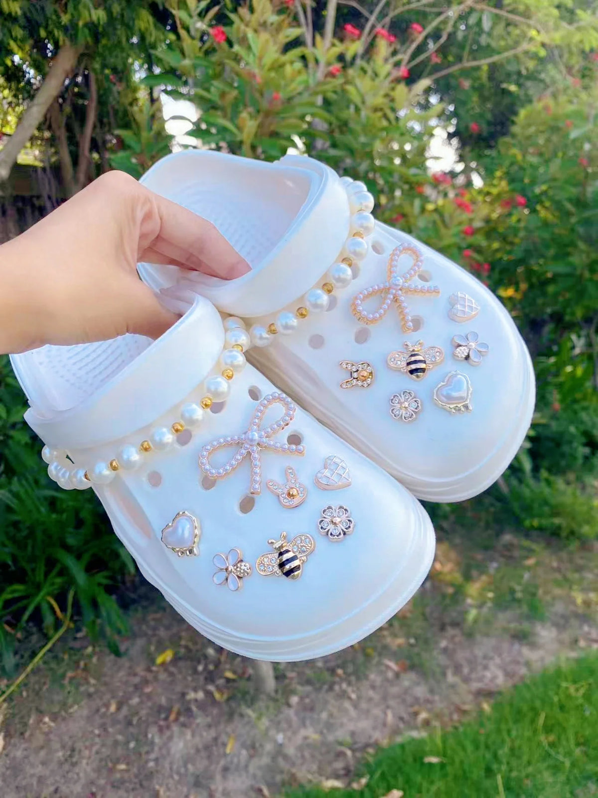 16 pieces of golden fashion (ABS pearl chains, bows, bees, rabbit heads) ABS resin shoe buckles, DIY decorations, suitable for w