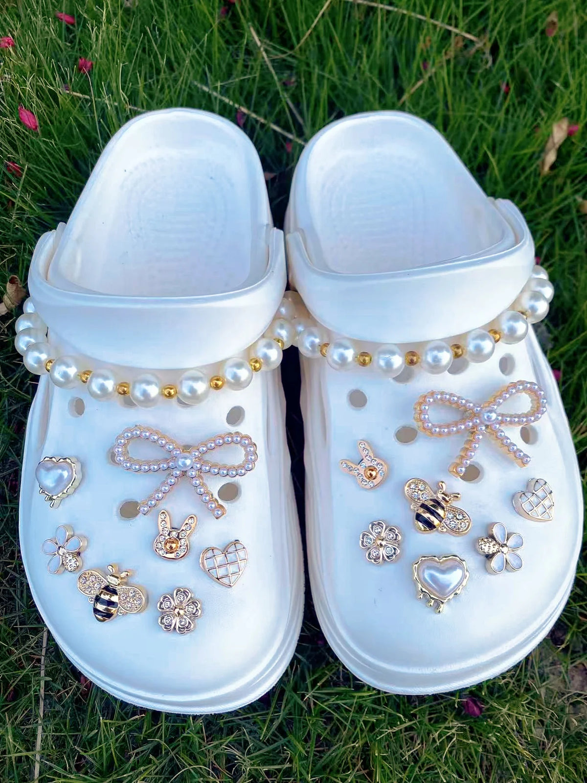 16 pieces of golden fashion (ABS pearl chains, bows, bees, rabbit heads) ABS resin shoe buckles, DIY decorations, suitable for w