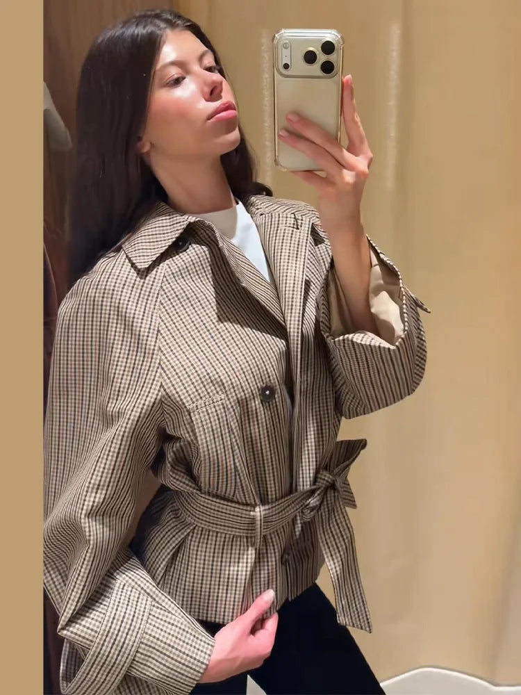 Plaid Lapel Double Breasted Belt Women Trench Coat Short Windbreaker Side Pockets Raglan Sleeve Cuffed Cuff Urban Street Wears
