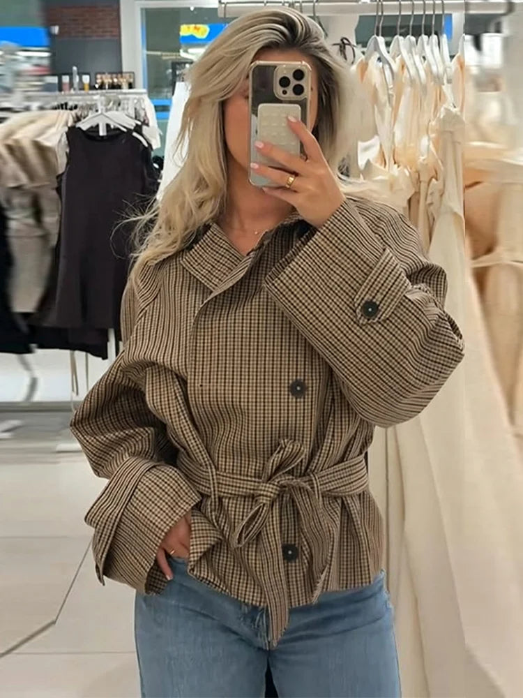 Plaid Lapel Double Breasted Belt Women Trench Coat Short Windbreaker Side Pockets Raglan Sleeve Cuffed Cuff Urban Street Wears