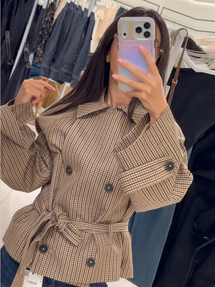 Plaid Lapel Double Breasted Belt Women Trench Coat Short Windbreaker Side Pockets Raglan Sleeve Cuffed Cuff Urban Street Wears