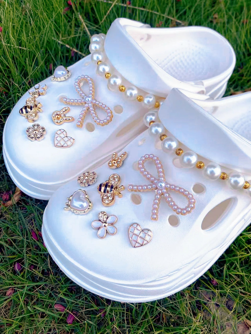 16 pieces of golden fashion (ABS pearl chains, bows, bees, rabbit heads) ABS resin shoe buckles, DIY decorations, suitable for w